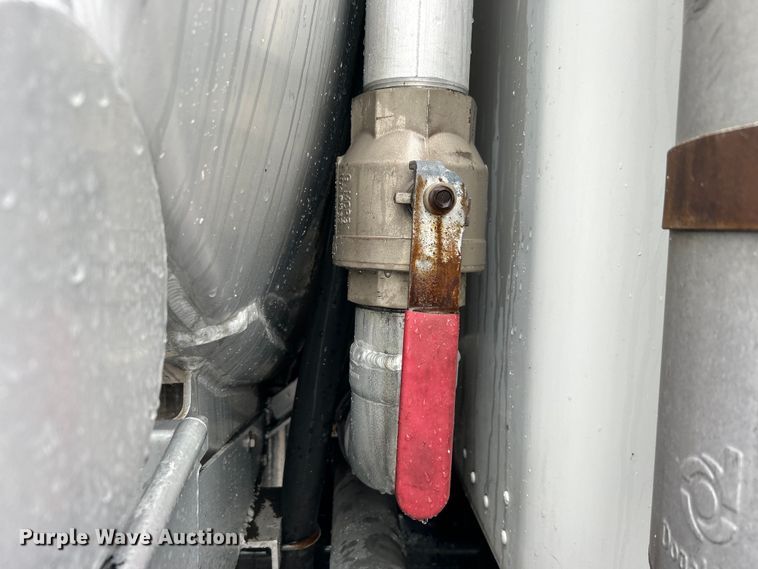 image for item EG1578 2006 Kenworth T800 fuel truck