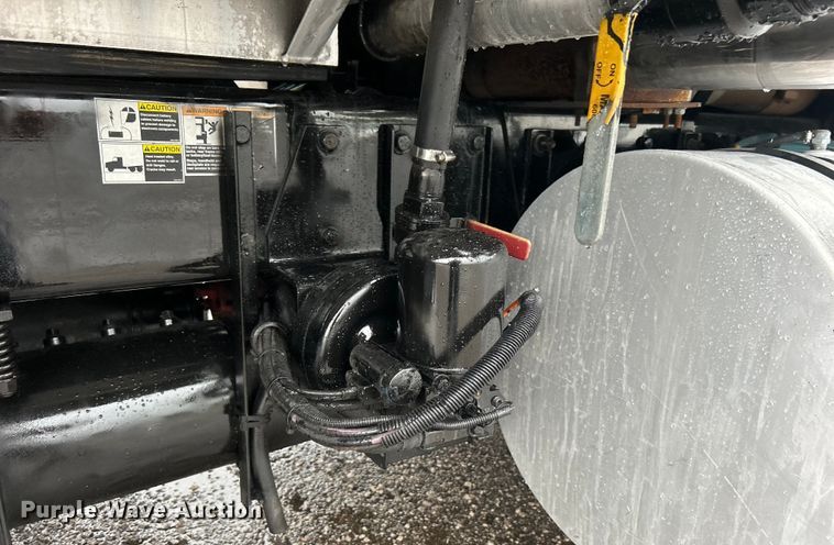 image for item EG1578 2006 Kenworth T800 fuel truck