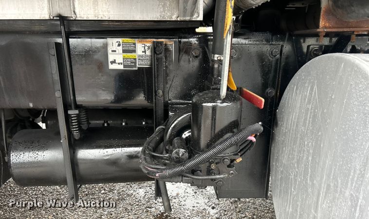 image for item EG1578 2006 Kenworth T800 fuel truck