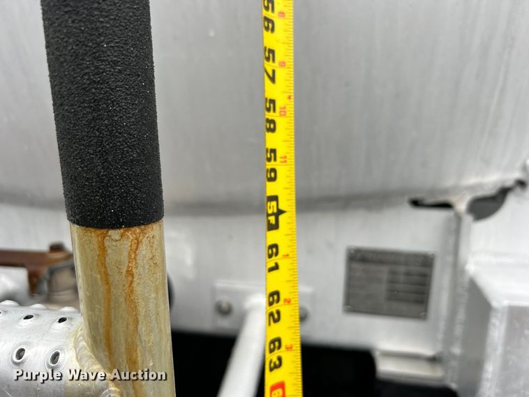 image for item EG1578 2006 Kenworth T800 fuel truck