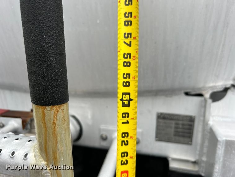 image for item EG1578 2006 Kenworth T800 fuel truck