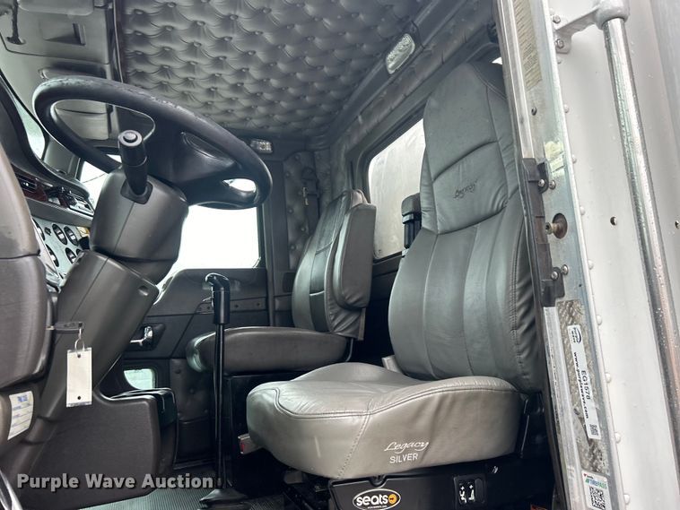 image for item EG1578 2006 Kenworth T800 fuel truck