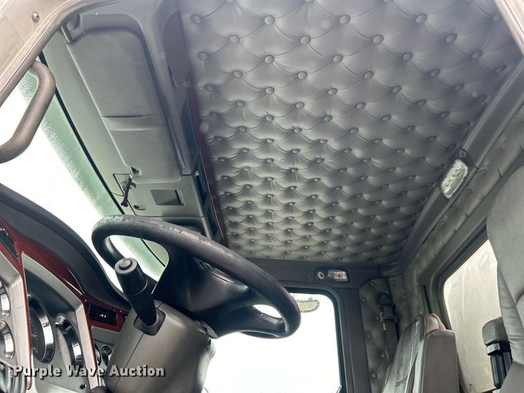 image for item EG1578 2006 Kenworth T800 fuel truck