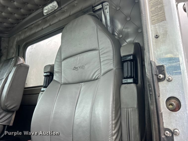 image for item EG1578 2006 Kenworth T800 fuel truck