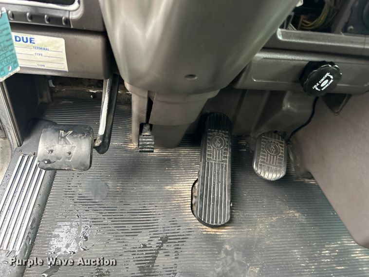 image for item EG1578 2006 Kenworth T800 fuel truck