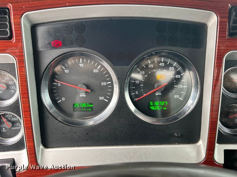 image for item EG1578 2006 Kenworth T800 fuel truck