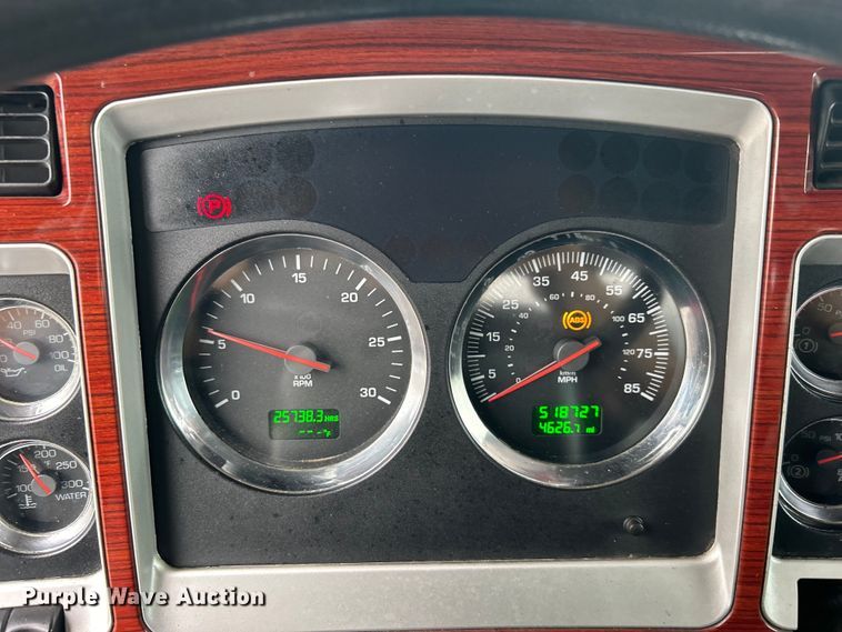 image for item EG1578 2006 Kenworth T800 fuel truck