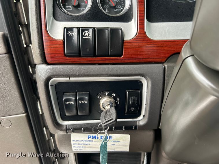 image for item EG1578 2006 Kenworth T800 fuel truck