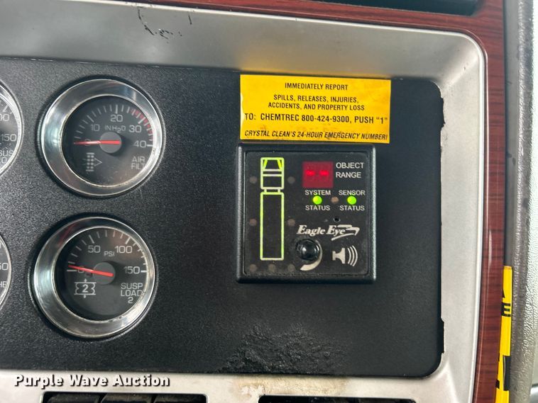 image for item EG1578 2006 Kenworth T800 fuel truck