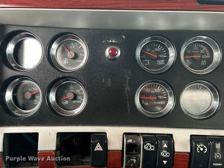 image for item EG1578 2006 Kenworth T800 fuel truck