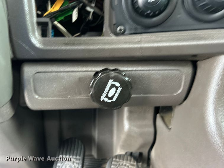 image for item EG1578 2006 Kenworth T800 fuel truck