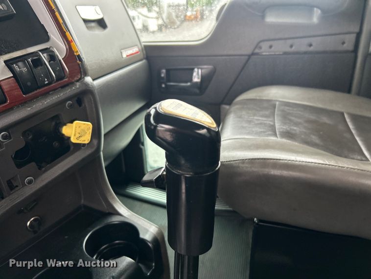 image for item EG1578 2006 Kenworth T800 fuel truck