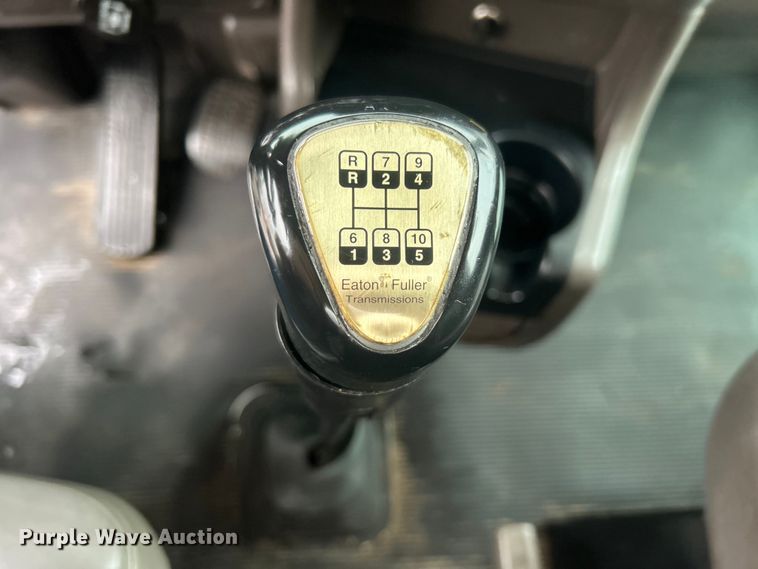 image for item EG1578 2006 Kenworth T800 fuel truck