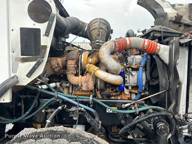 image for item EG1578 2006 Kenworth T800 fuel truck