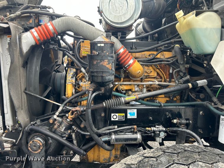 image for item EG1578 2006 Kenworth T800 fuel truck