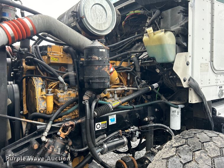 image for item EG1578 2006 Kenworth T800 fuel truck