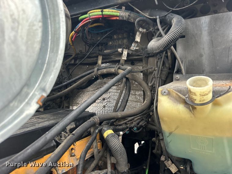 image for item EG1578 2006 Kenworth T800 fuel truck