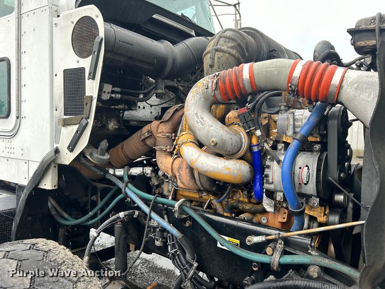 image for item EG1578 2006 Kenworth T800 fuel truck