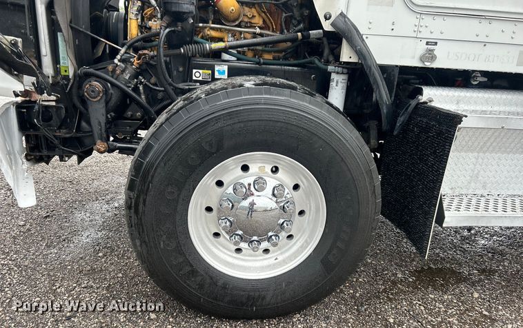 image for item EG1578 2006 Kenworth T800 fuel truck