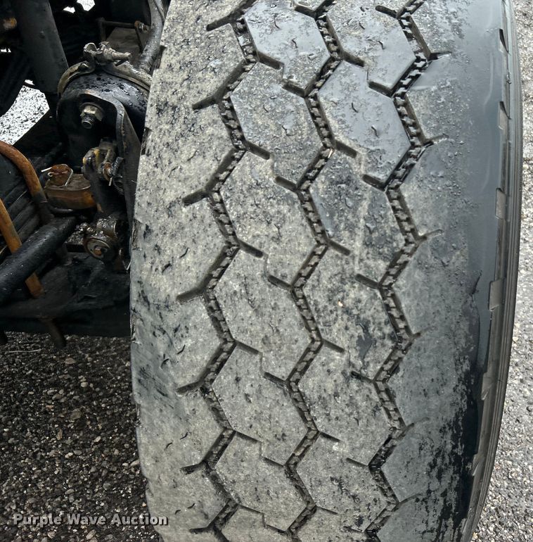 image for item EG1578 2006 Kenworth T800 fuel truck