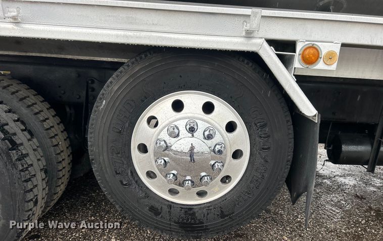 image for item EG1578 2006 Kenworth T800 fuel truck