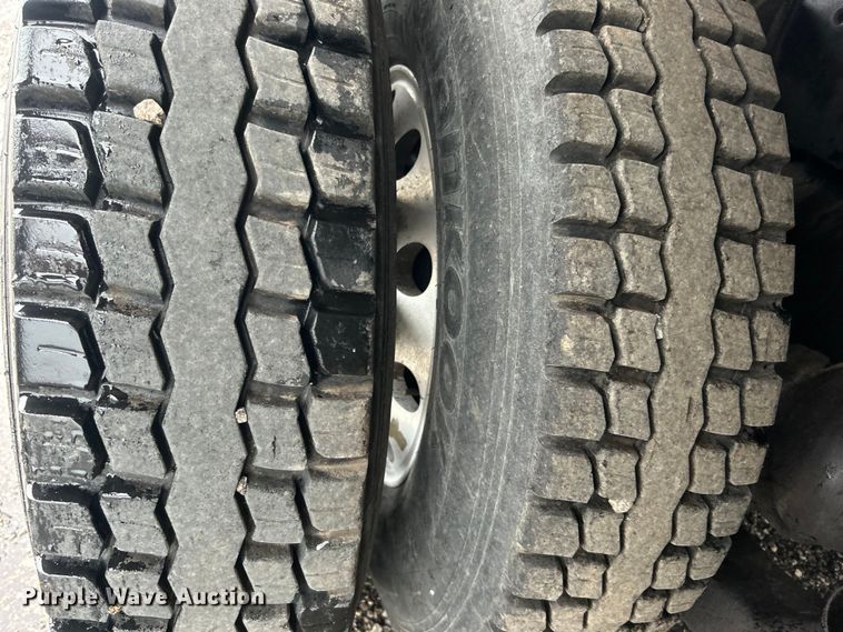 image for item EG1578 2006 Kenworth T800 fuel truck