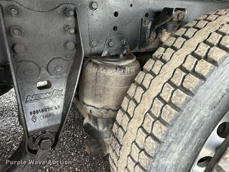 image for item EG1578 2006 Kenworth T800 fuel truck