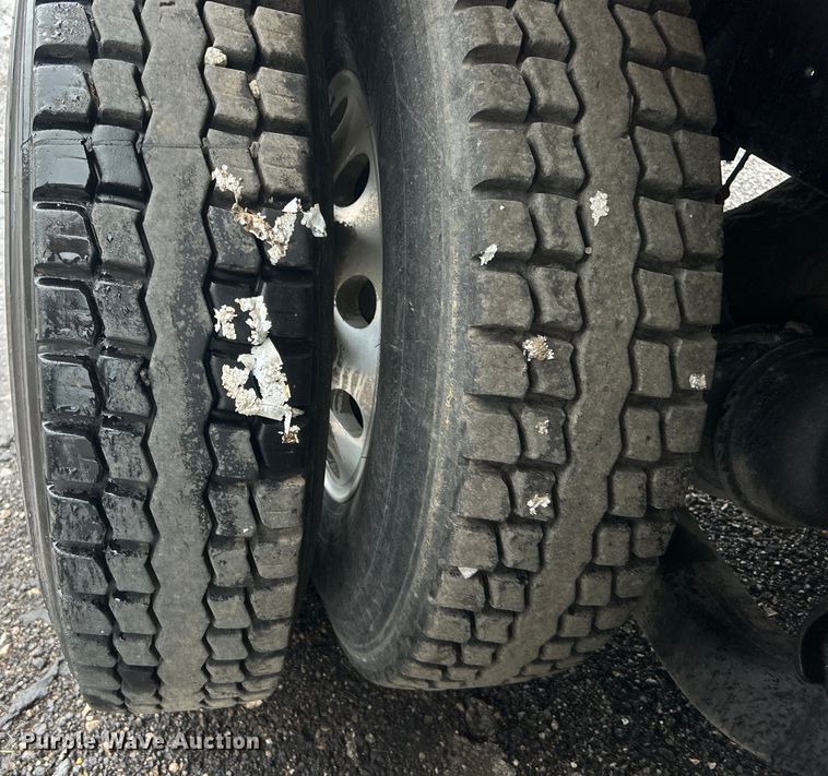 image for item EG1578 2006 Kenworth T800 fuel truck