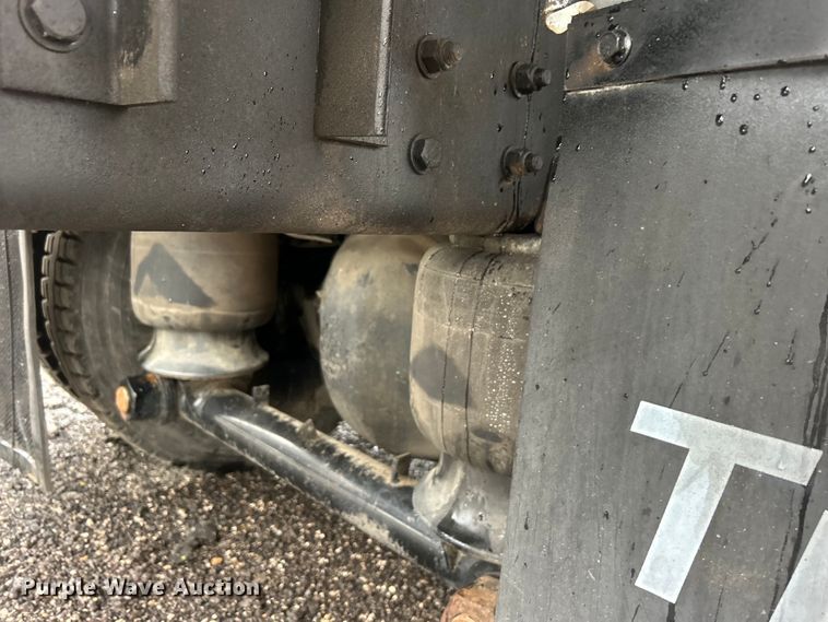 image for item EG1578 2006 Kenworth T800 fuel truck