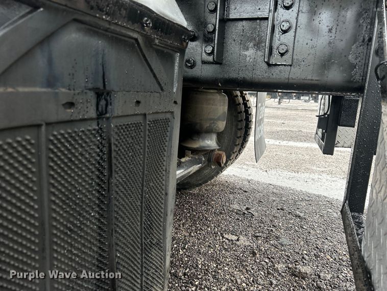 image for item EG1578 2006 Kenworth T800 fuel truck