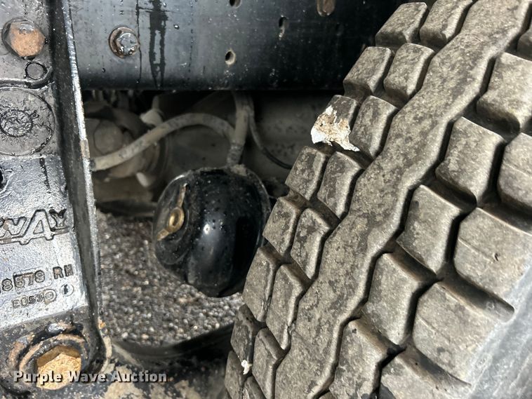 image for item EG1578 2006 Kenworth T800 fuel truck