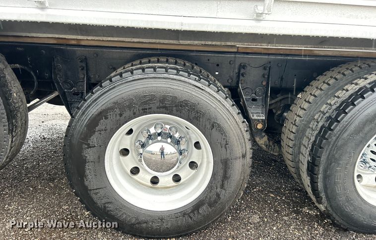 image for item EG1578 2006 Kenworth T800 fuel truck