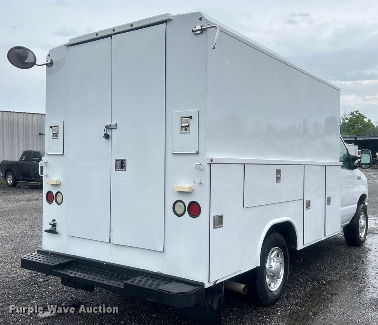 image for item EG1580 2016 Ford E350 Super Duty utility van