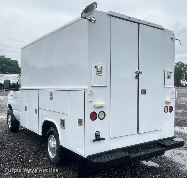 image for item EG1580 2016 Ford E350 Super Duty utility van