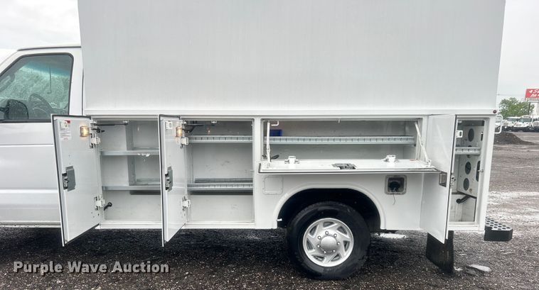 image for item EG1580 2016 Ford E350 Super Duty utility van