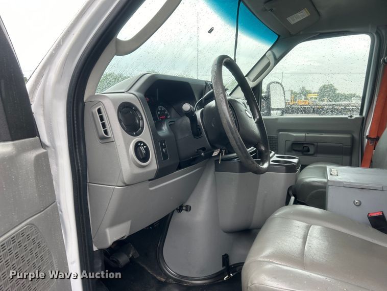 image for item EG1580 2016 Ford E350 Super Duty utility van