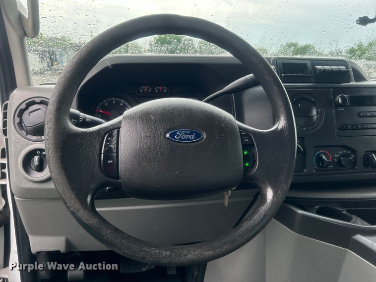 image for item EG1580 2016 Ford E350 Super Duty utility van