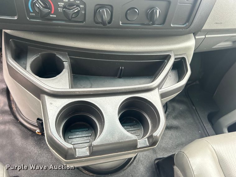 image for item EG1580 2016 Ford E350 Super Duty utility van