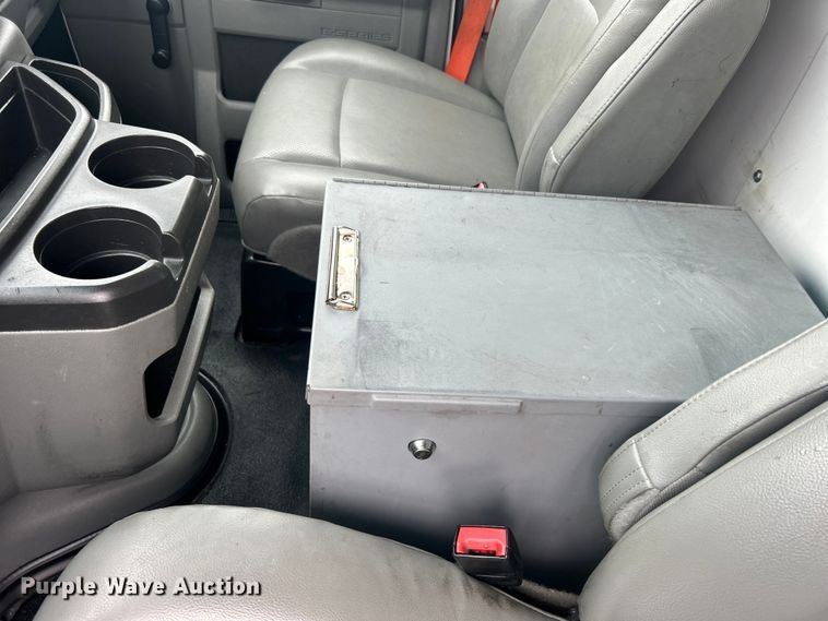 image for item EG1580 2016 Ford E350 Super Duty utility van
