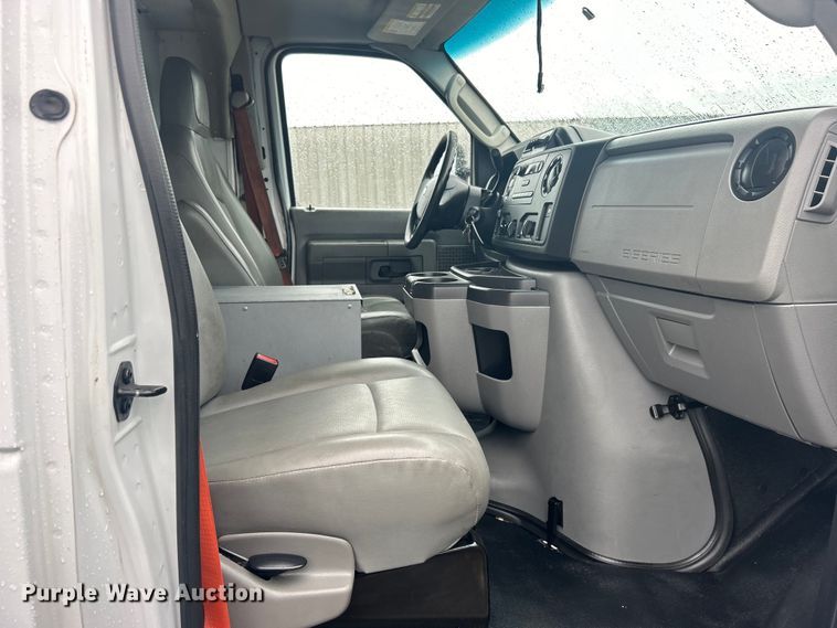 image for item EG1580 2016 Ford E350 Super Duty utility van