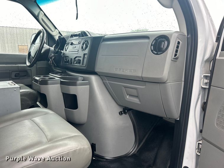 image for item EG1580 2016 Ford E350 Super Duty utility van