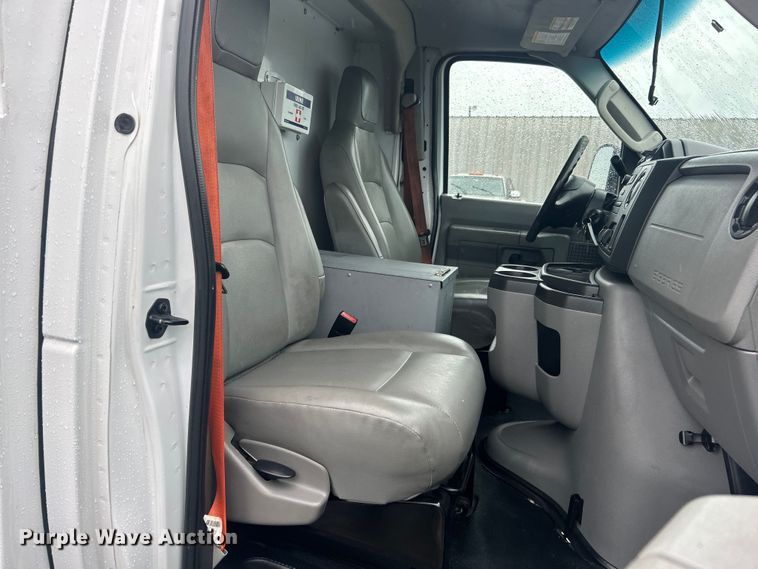 image for item EG1580 2016 Ford E350 Super Duty utility van