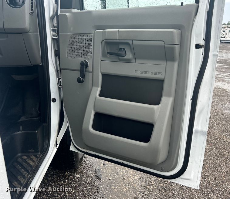 image for item EG1580 2016 Ford E350 Super Duty utility van