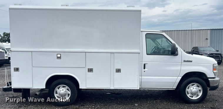 image for item EG1581 2016 Ford E350 Super Duty utility van