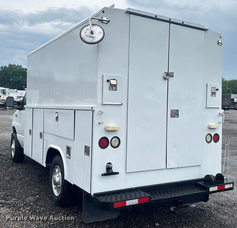 image for item EG1581 2016 Ford E350 Super Duty utility van