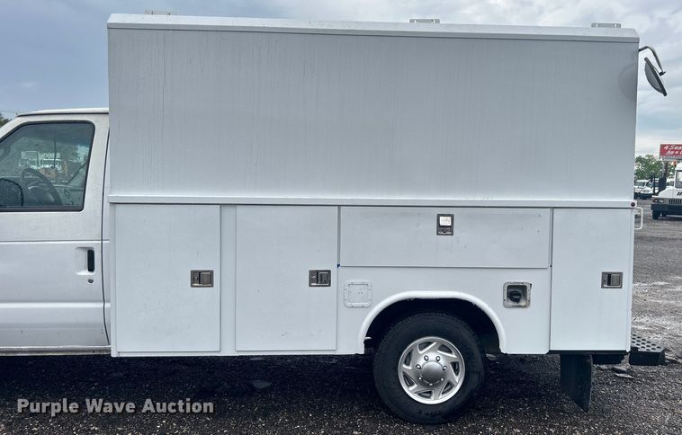 image for item EG1581 2016 Ford E350 Super Duty utility van