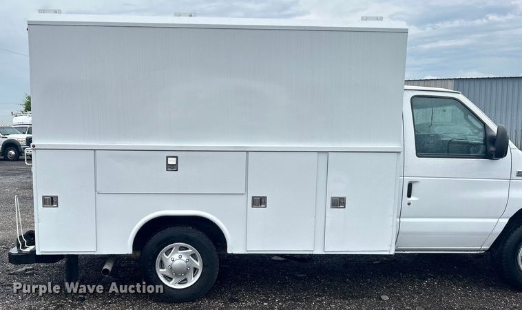 image for item EG1581 2016 Ford E350 Super Duty utility van