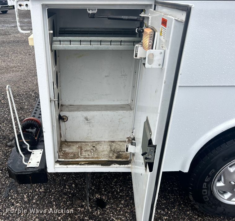 image for item EG1581 2016 Ford E350 Super Duty utility van