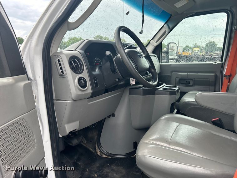 image for item EG1581 2016 Ford E350 Super Duty utility van