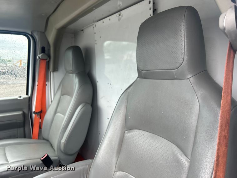image for item EG1581 2016 Ford E350 Super Duty utility van
